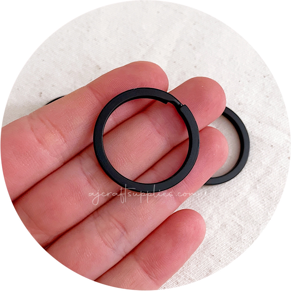 30mm Round Split Ring Keyring - Black - 5 rings