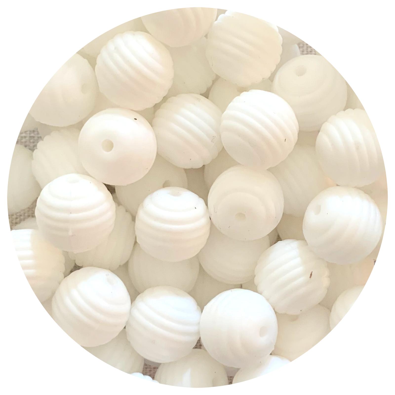 Snow White - 15mm round Beehive - 5 Beads