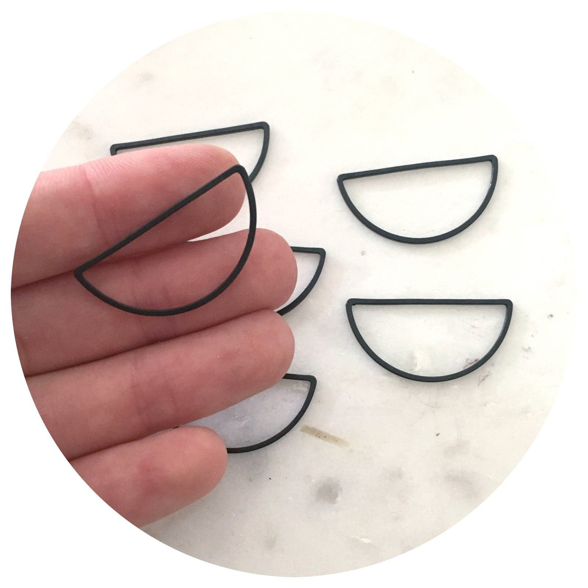 30mm x 15mm Open Half Circle Connector - Black - 2 pcs - D011 S591