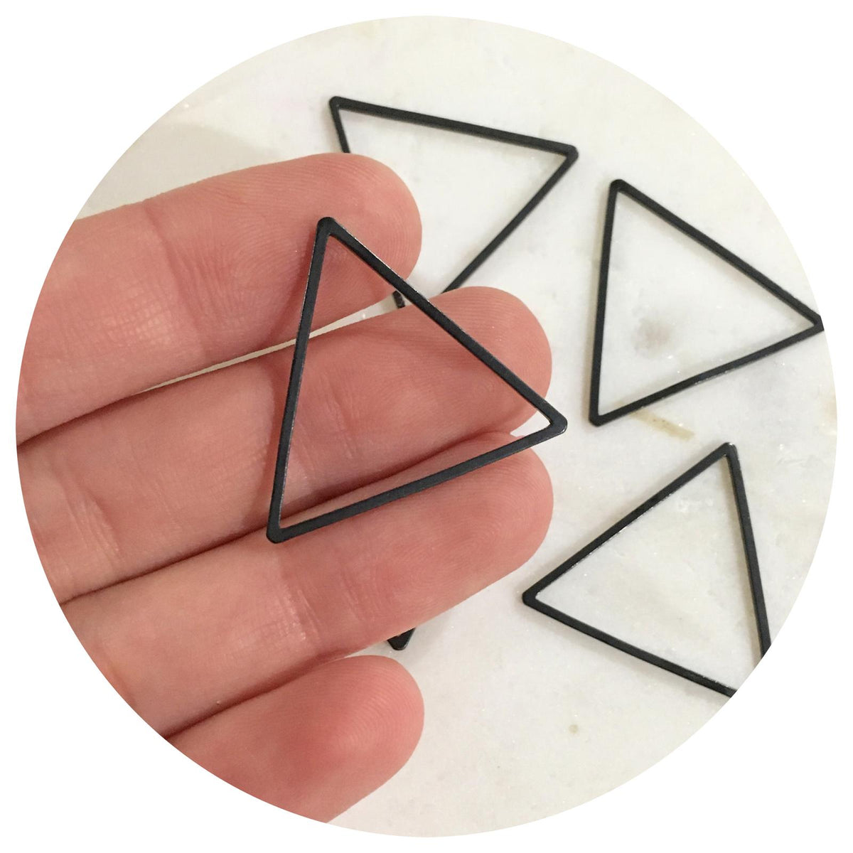 30mm Open Triangle Connector - Black - 2 pcs - BS1070 S257