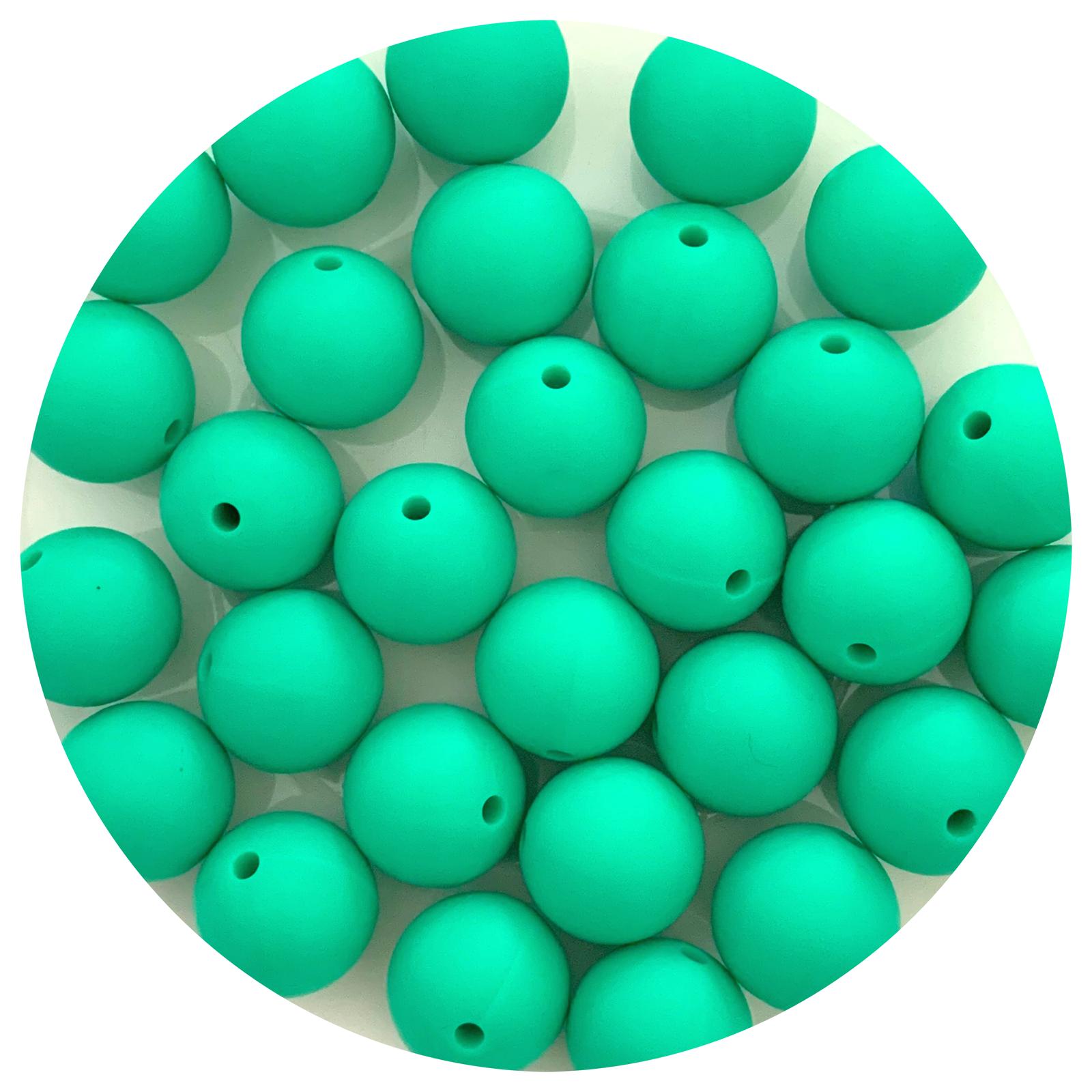 Kelly Green - 15mm round - 10 Beads