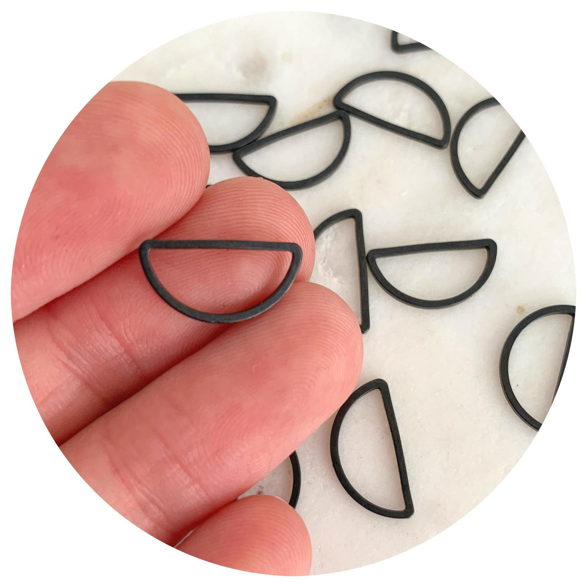 16mm x 8mm Half Circle Connector - Black - 2 pcs - D008 S509