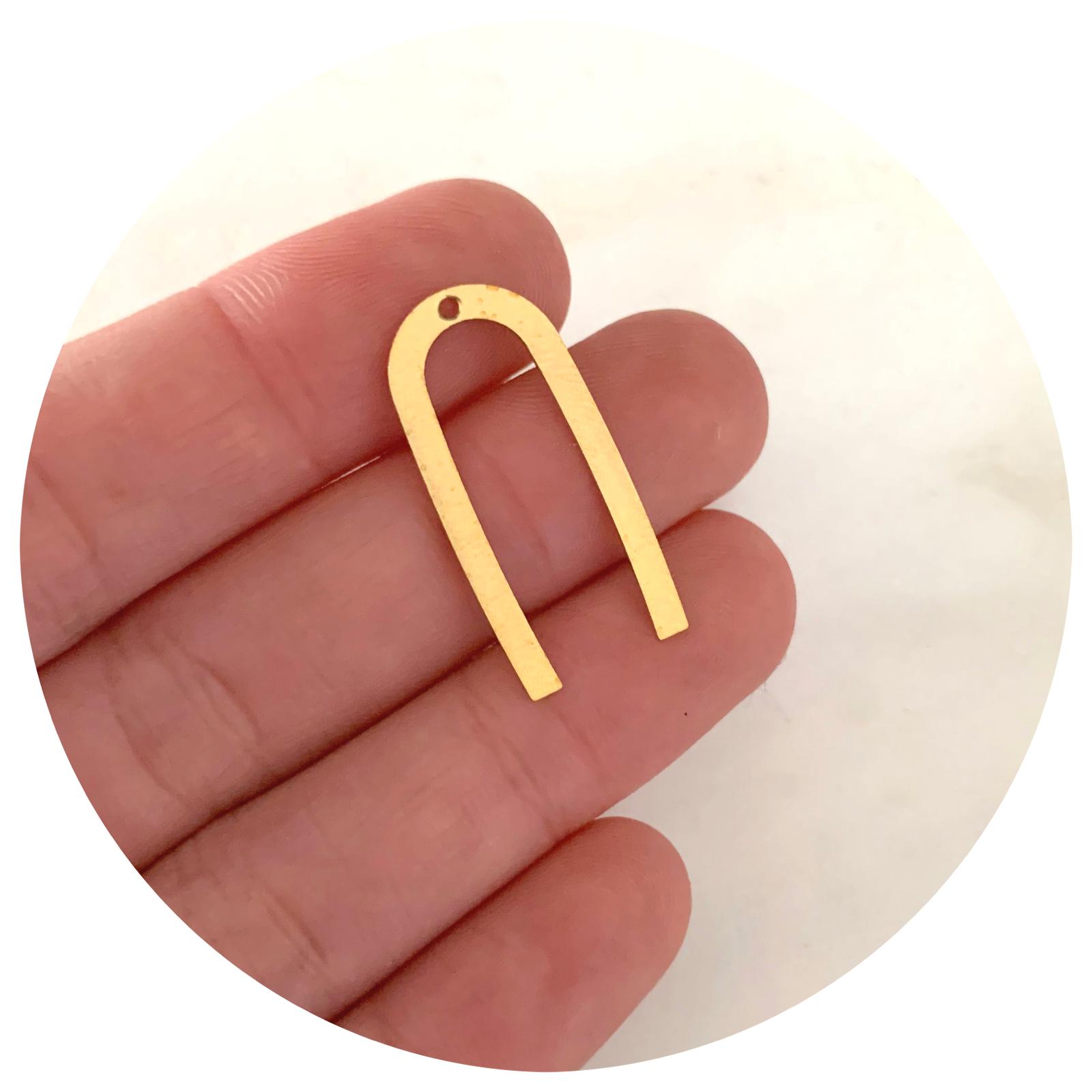 U Shaped Pendants - 1 Hole - Raw Brass - 2 pcs - E019